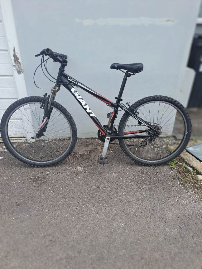GIANT BOUILDER BIKE