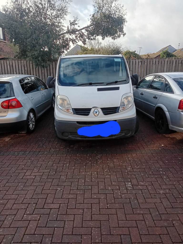 Renault trafic 2008 mini bus with no rear seats 