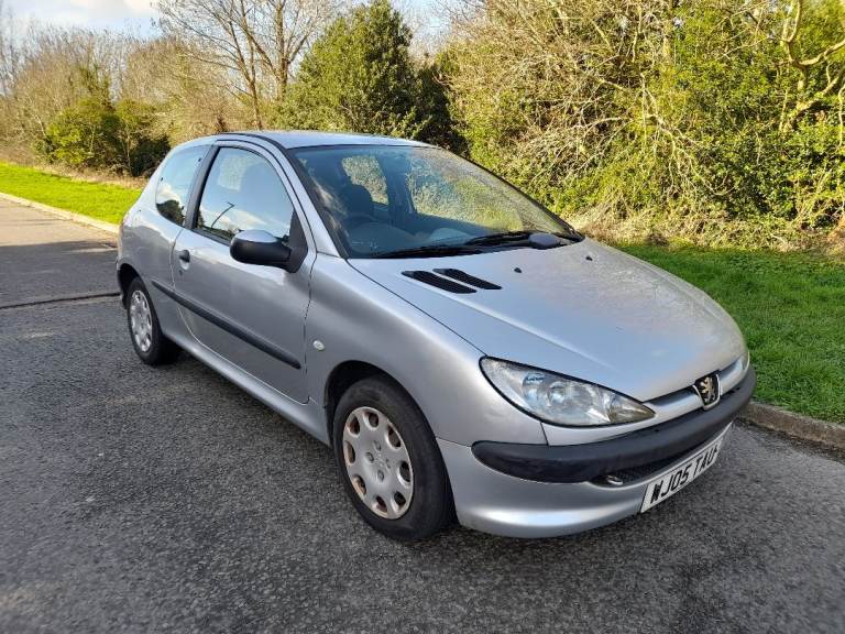 PEUGEOT 206 1.1 PETROL MANUAL ULEZ COMPLIANT 3 DOOR HATCHBACK CHEAP CAR FULL SERVICE LOW MILEAGE