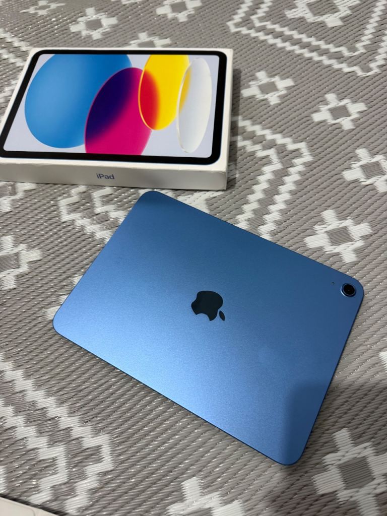 iPad 10th Gen 2025 128gb + Magic Keyboard folio 