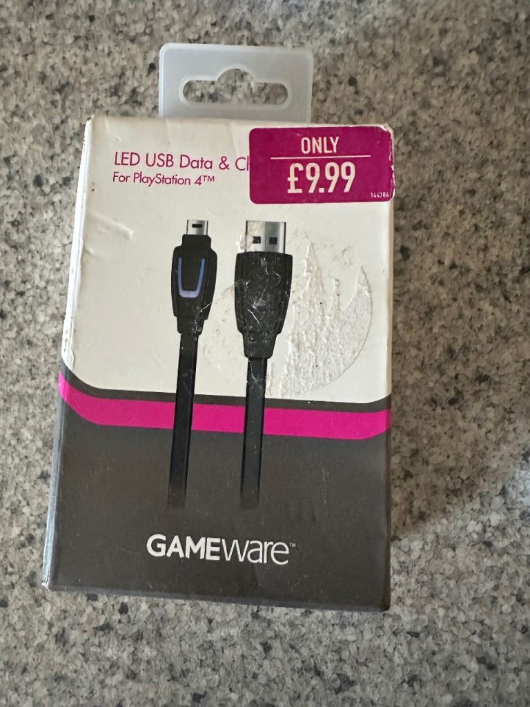 GAMEWare LED USB Data & Charge Cable for PlayStation 4 – New