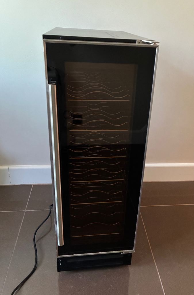 Wine Fridge (Apelson). For spares or repair. FREE