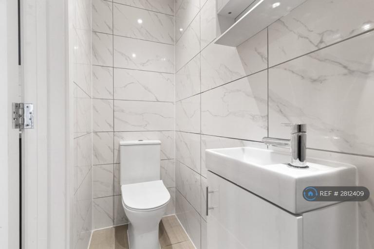 Studio flat in Coleridge Road, Ashford, TW15 (#2812409)