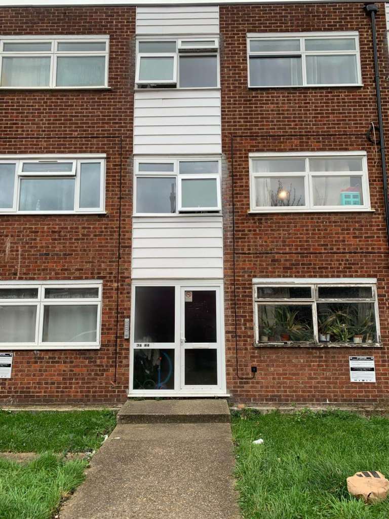 Spacious 2 Bedroom Ground Floor Flat Available To Let In Ilford (IG1)