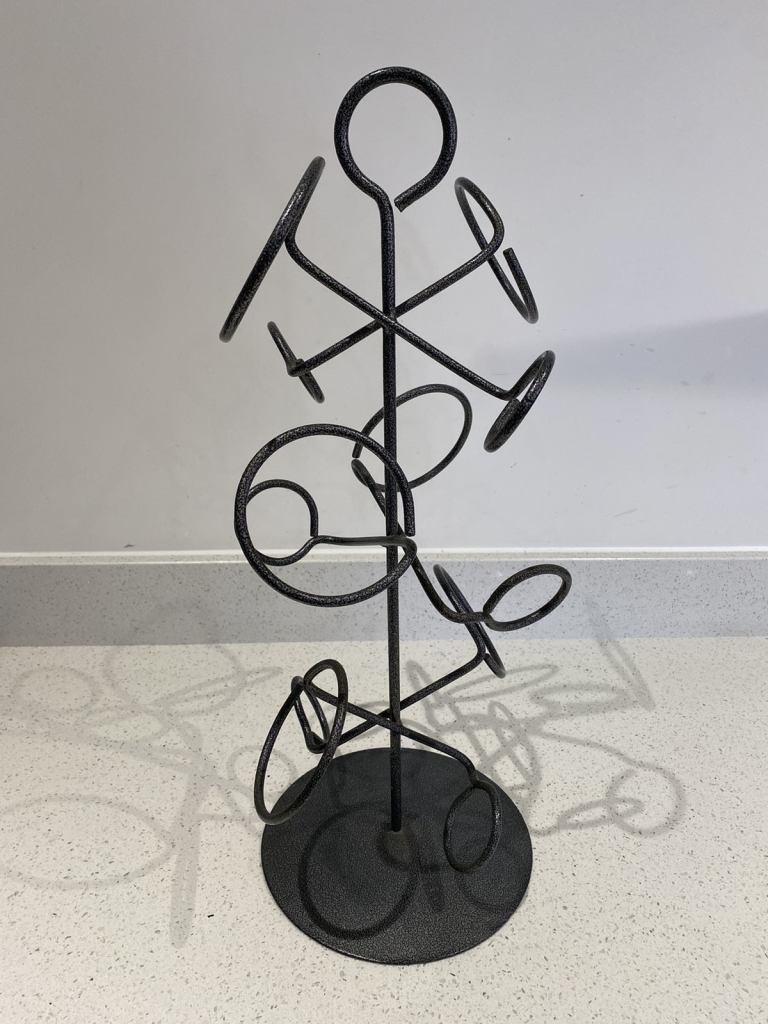 METAL WINE RACK / STAND. Holds 6 Bottles.