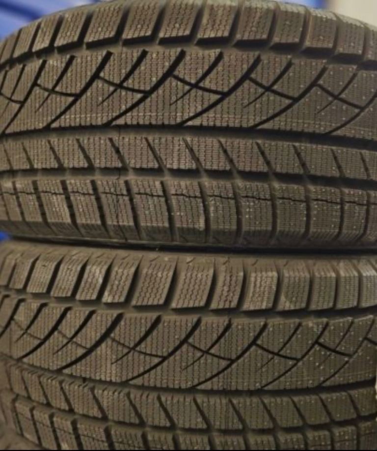 2 New Winter Tyres 215/55 R17 M+S RoadX RXFrost