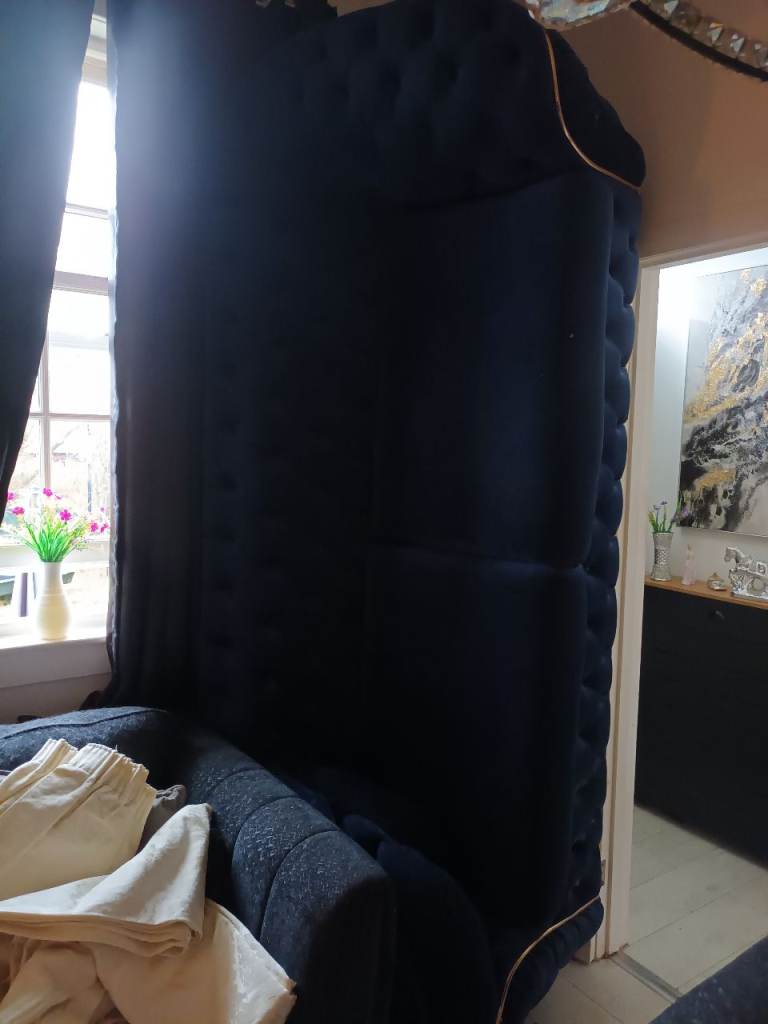 The grand very large sofa seats 5