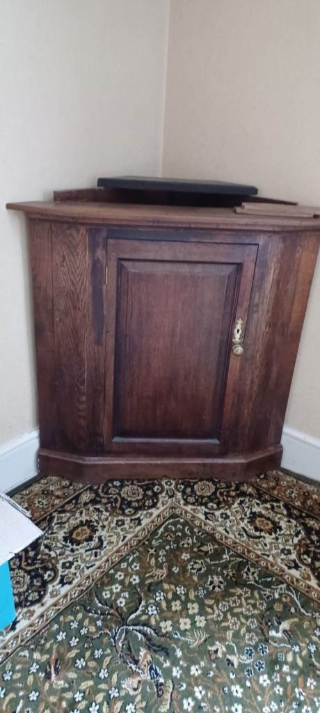 Corner cabinet (free)