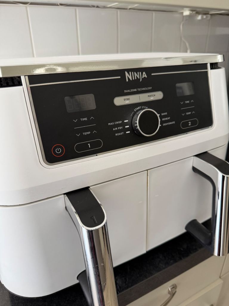 Ninja Foodi Dual Zone Air Fryer – White, Good Condition