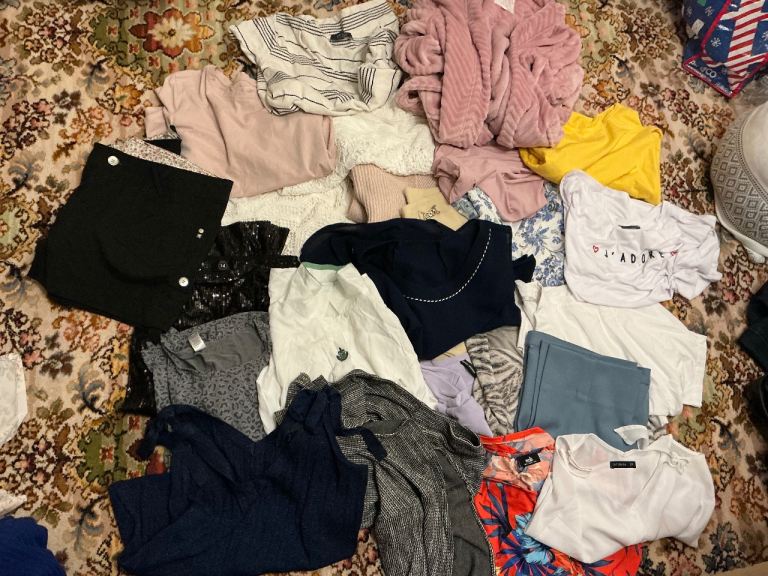 Job lot of ladies clothing size 14 mainly x 25 items. Good condition.
