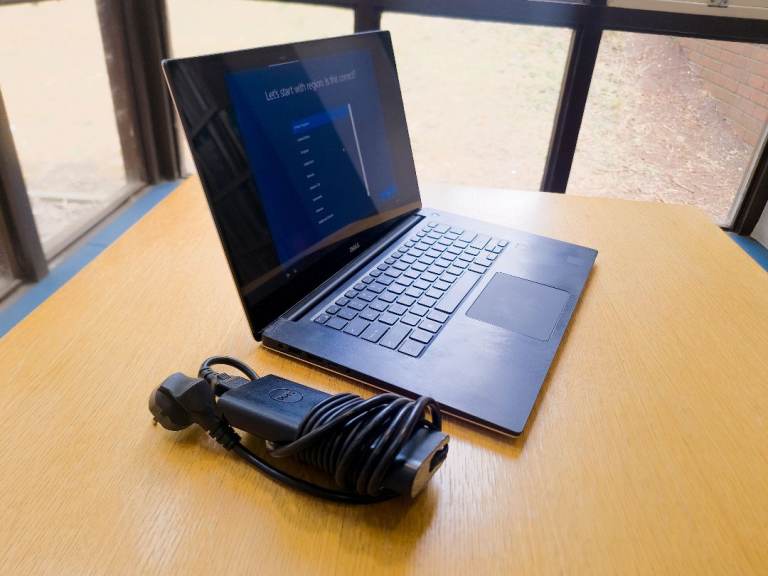 Laptop Dell XPS 15 9560 with charger- Good condition 