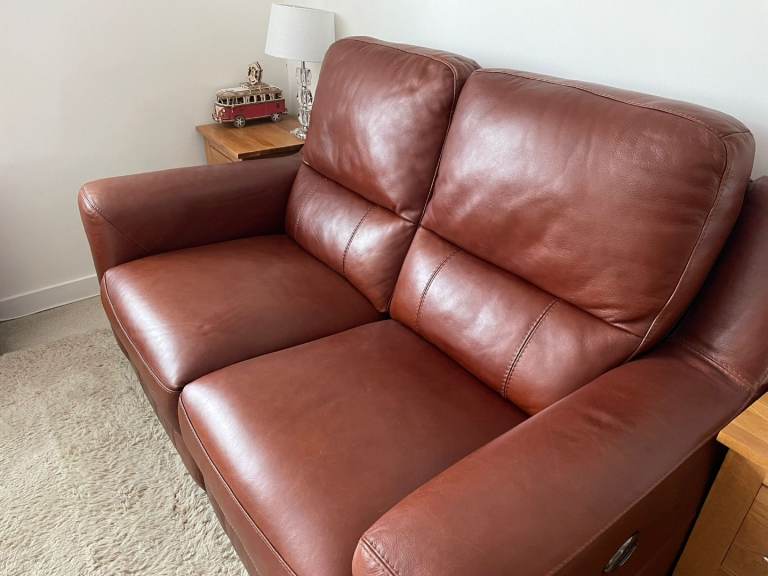 Leather 2 seat settee and single arm chairr
