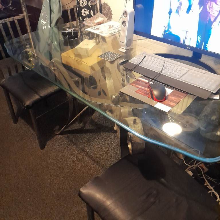 Ding table and chairs 