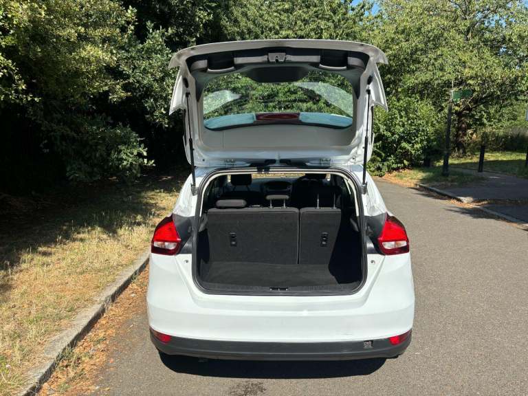 FORD FOCUS 1.0 T EcoBoost 99g Style White Manual Petrol 2016