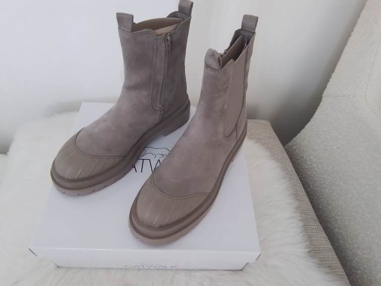 Boots Chelsea Ankle Boots Brand New Size 5.5 In Original Box 