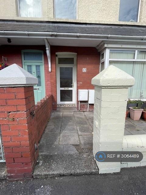 2 bedroom flat in Suffolk Place, Porthcawl, CF36 (2 bed) (#3064489)