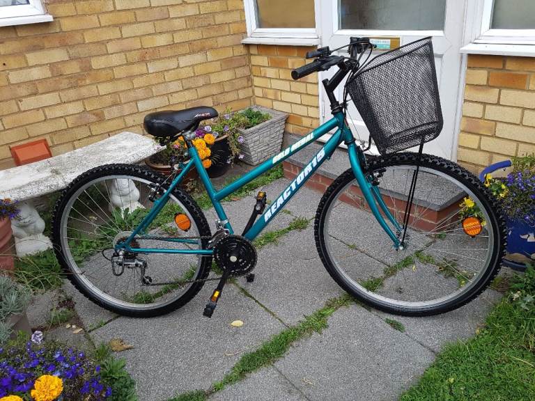 LADIES 26" WHEEL BIKE WITH FITTED BASKET IN GOOD WORKING CONDITION