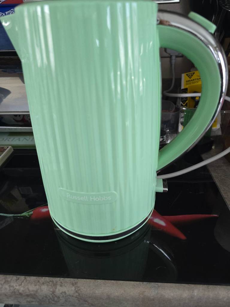 Russell Hobbs Green Ribbed Electric Kettle – Good Condition