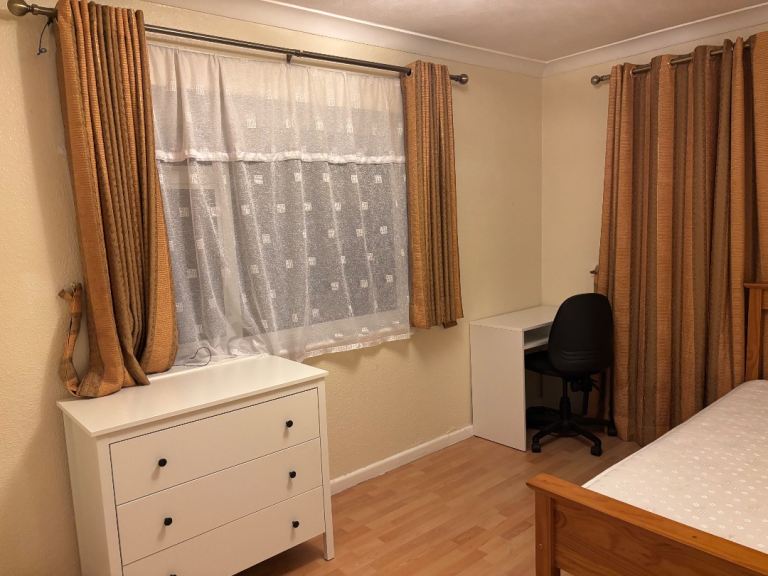 Double Room including bills - Thatcham RG19