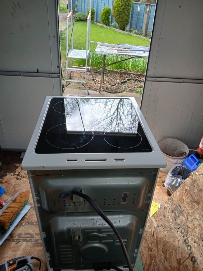 Eletric cooker free standing