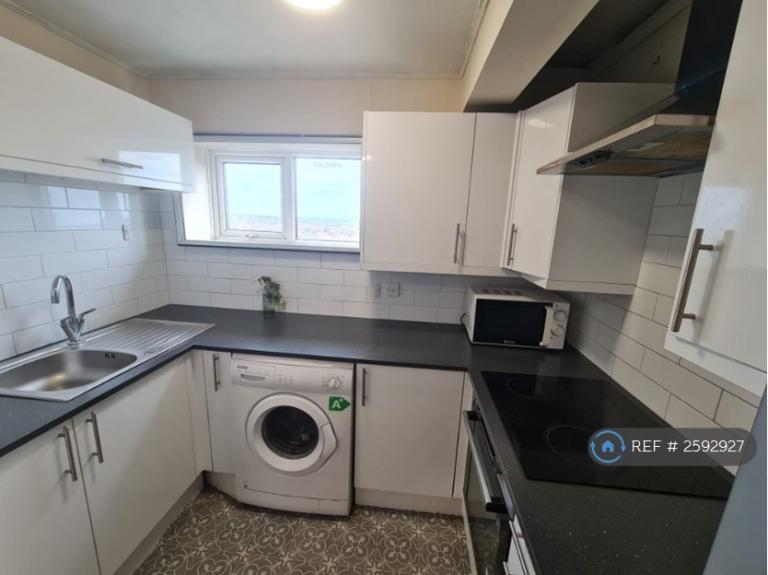 3 bedroom flat in Riverside Towers, Bedford, MK42 (3 bed) (#2592927)