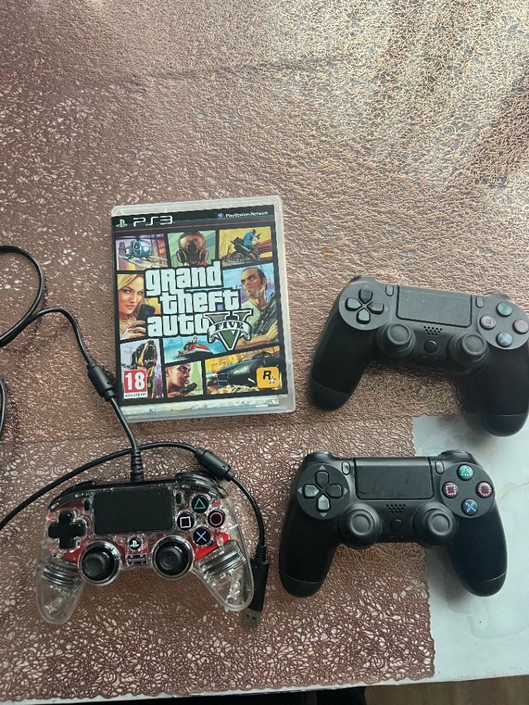 PS4 controller bundle x 2 free game Ps3
