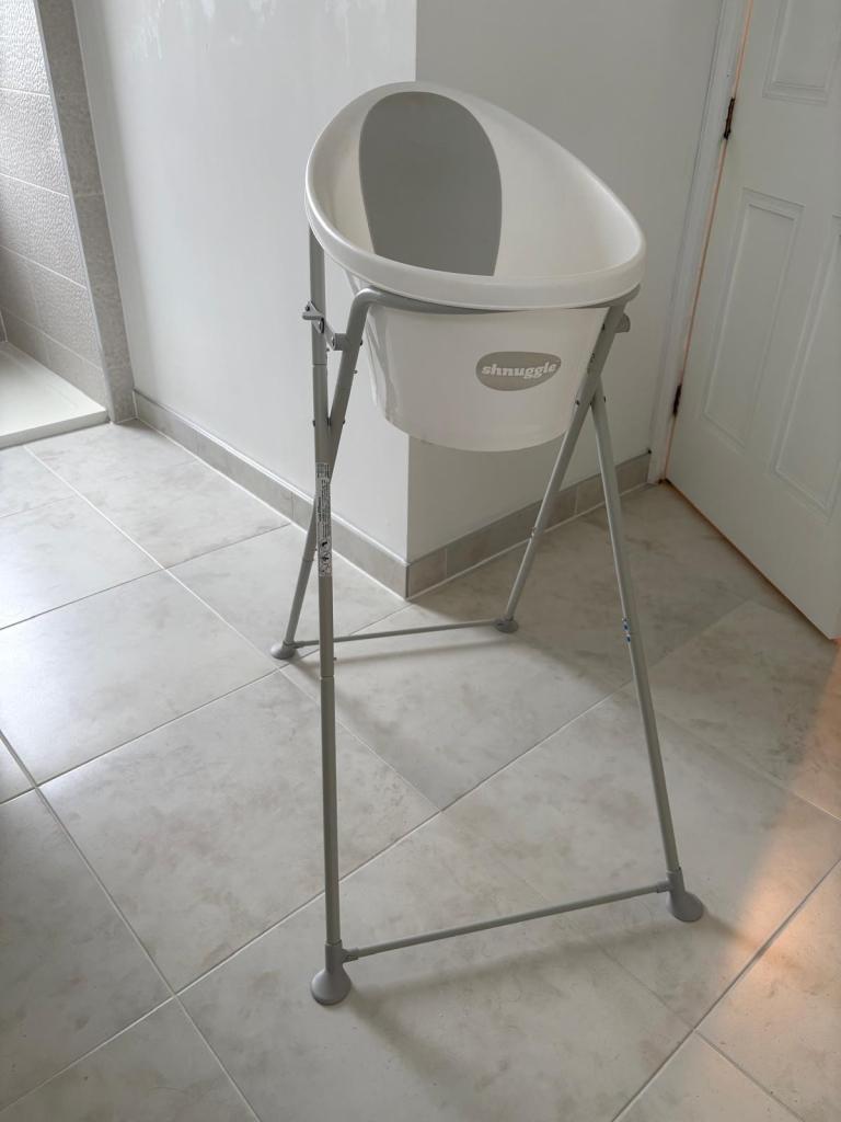 Shnuggle Baby Bath and Stand