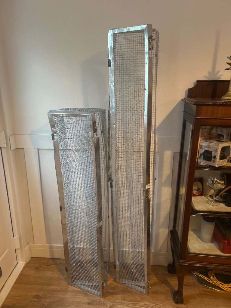 Free metal cages 