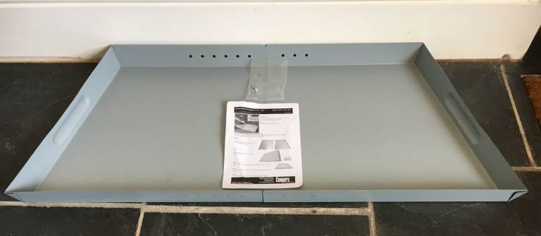 ADJUSTABLE METAL FIREPLACE TRAY