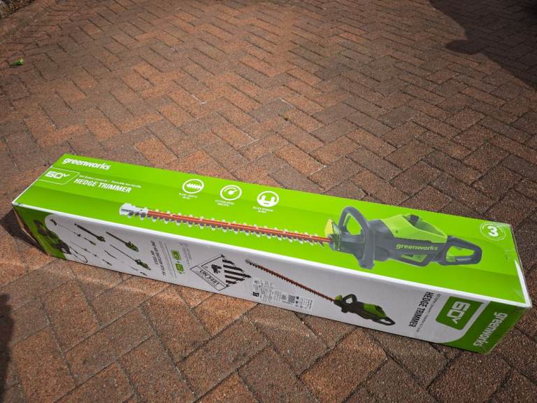 *** Greenworks HTC402 Cordless 60v Hedge trimmer - heavy duty 66cm with charger and battery ***