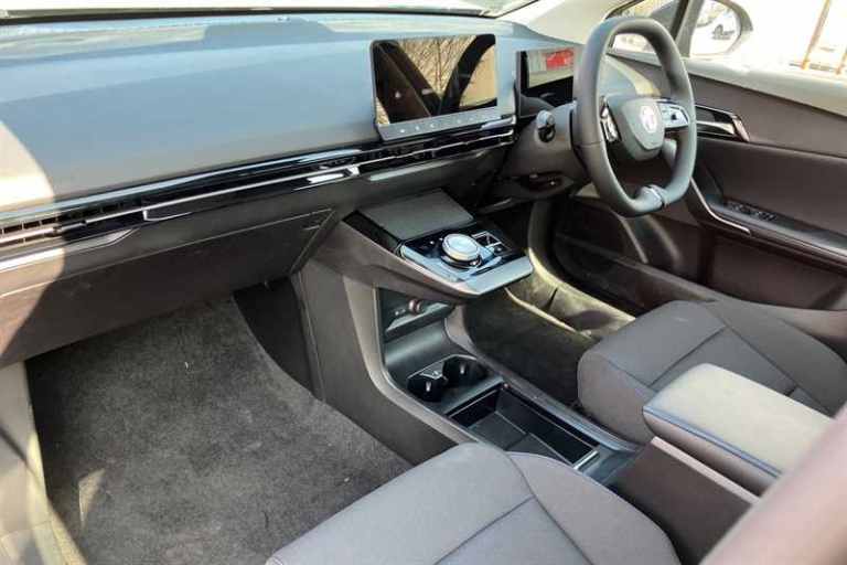 2025 MG MG4 49kWh SE Hatchback 5dr Electric Auto (170 ps) Hatchback Electric Automatic