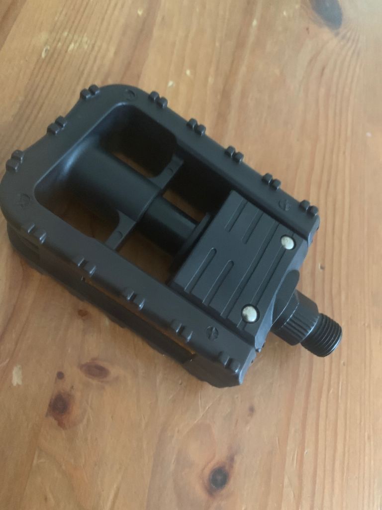 Folding pedal