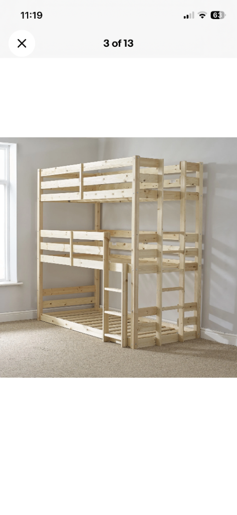 Triple bunk bed 