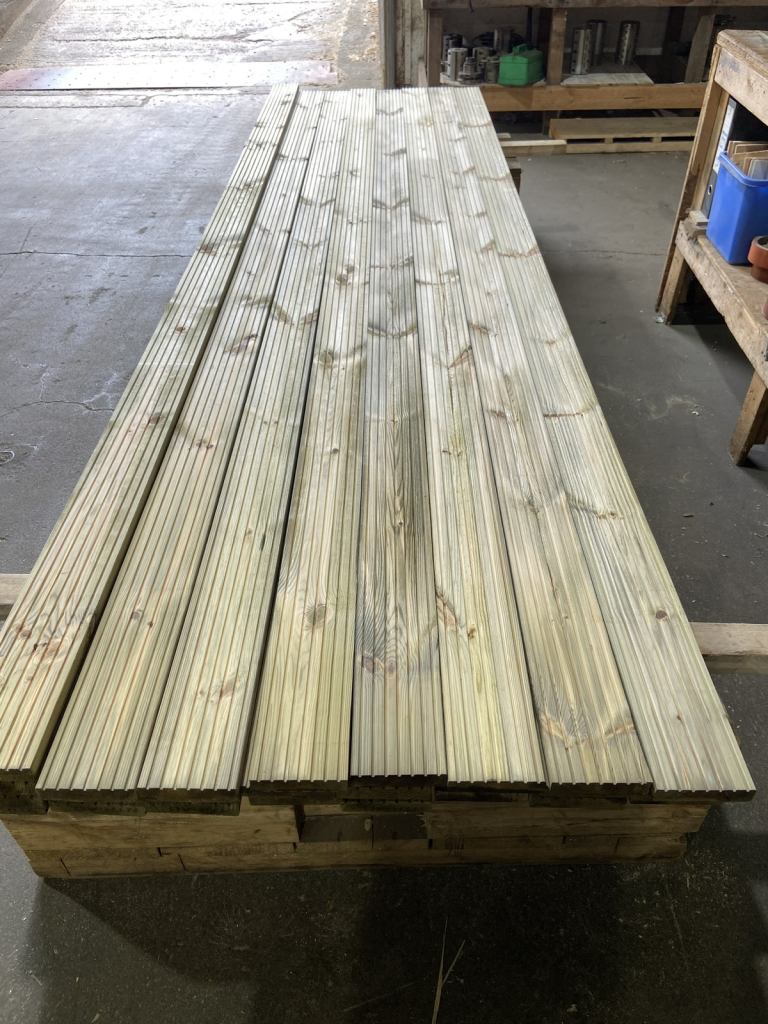 PREMIUM DECKING BOARDS 3.6 X 120 X 28 