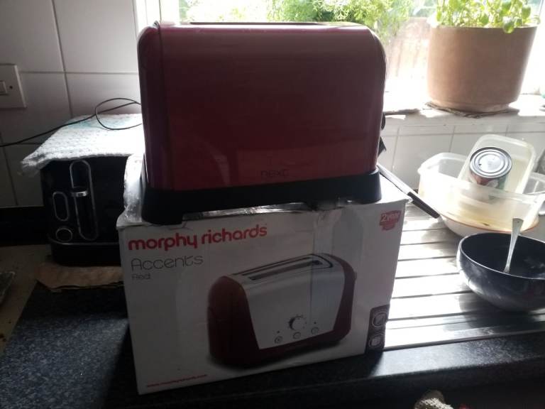 Morphy Richards Accents Red Toaster – Barely Used in Box