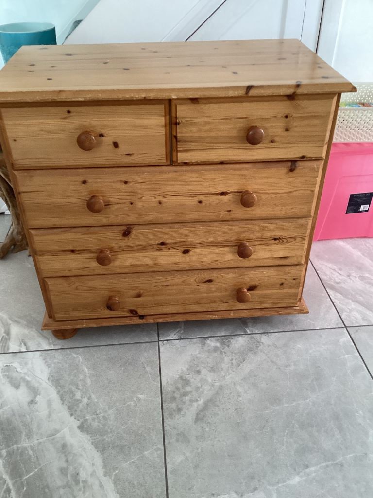 FREE chest of drawers/dressing table