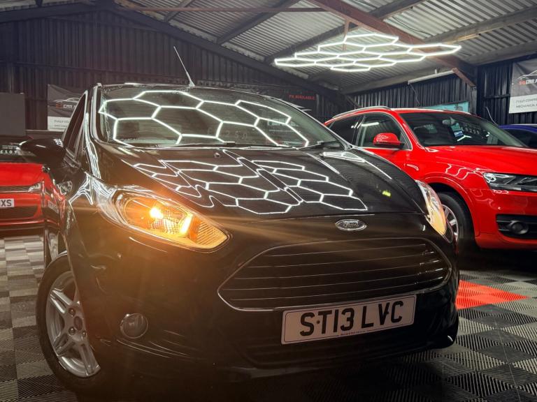 2013 Ford Fiesta 1.6 Zetec 3dr Powershift HATCHBACK Petrol Automatic