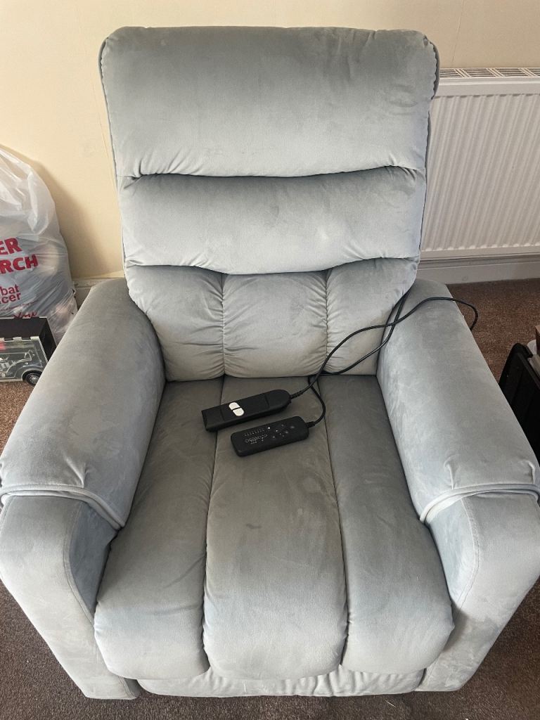 Massage recliner chair
