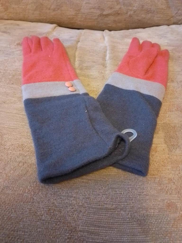 Cosy Multi-Coloured Fabric Gloves - Good Condition