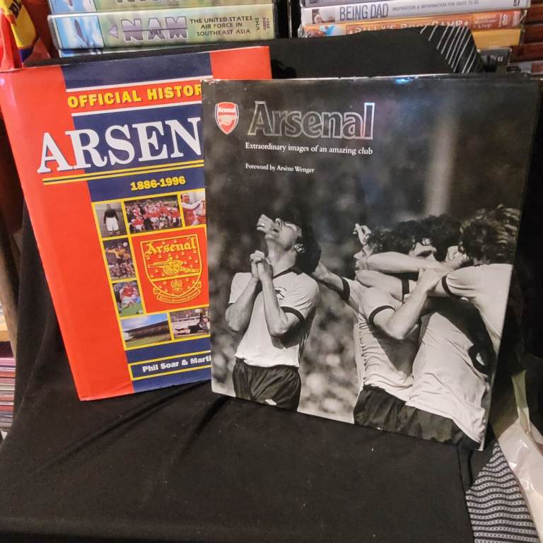 Freepost Uk Arsenal F C  2 Large Football Books Excellent Condition 