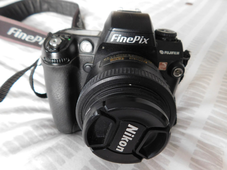 FUJIFILM FINE PIX S3 PRO DIGITAL CAMERA - NIKON  LENS SYSTEM - 
