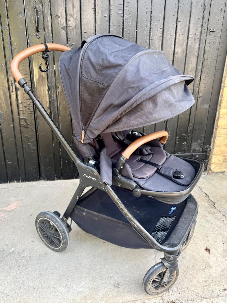 NUNA TRIV pushchair pram bassinet - issue with brake release PLEASE READ - collect from Bromley 