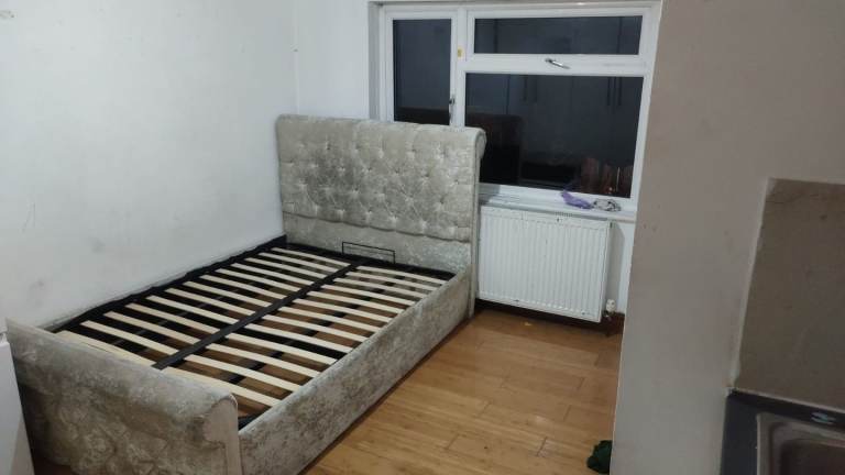 Self contained Studio to rent 