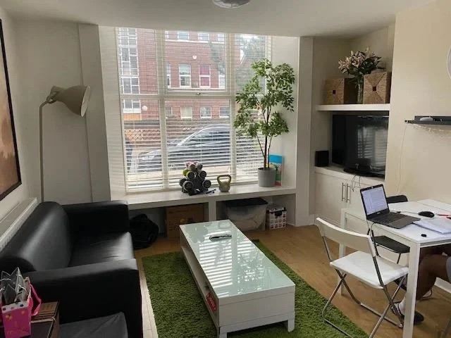 3 Bed Flat, Geneva Road, L6