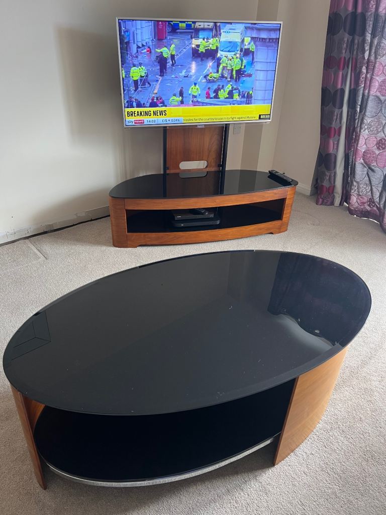 TV stand & coffee table 