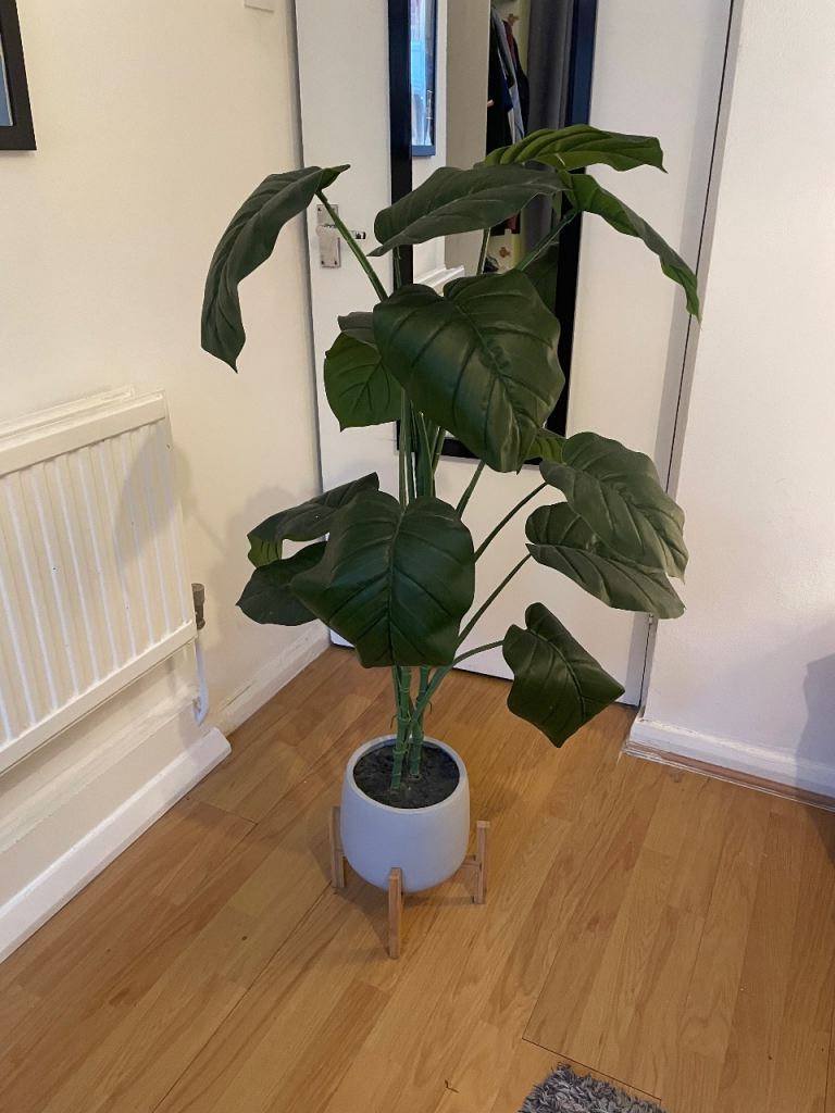 Large plastic plant with Pot 