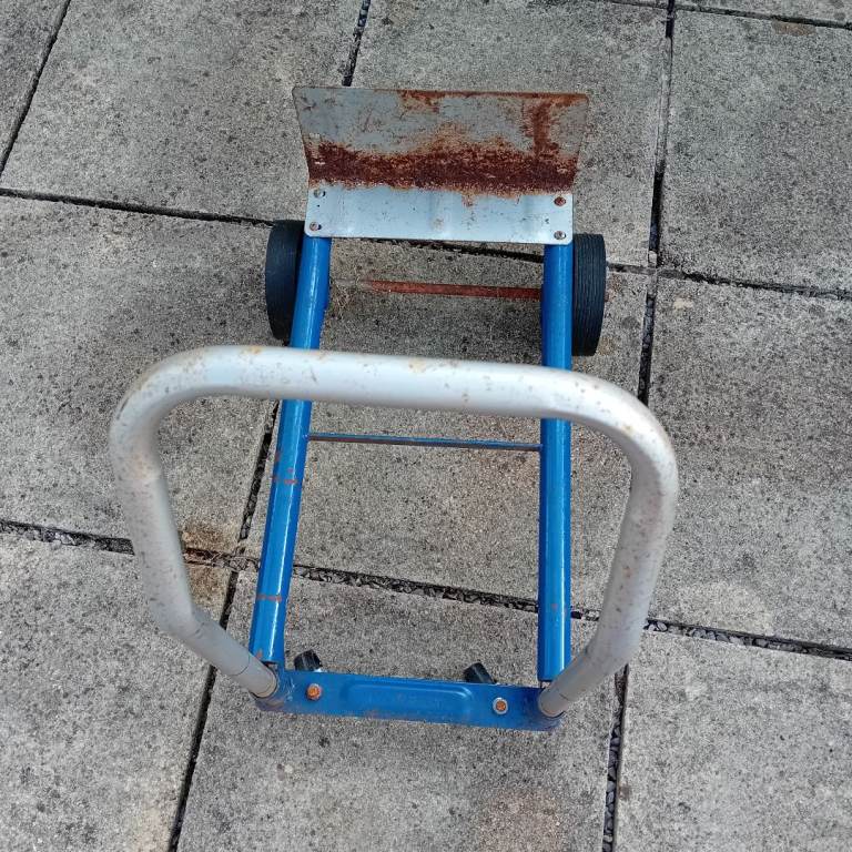 TROLLEY I USED FOR MOVING GAS BOTTLES, CAN BE 2 WHEEL TROLLY OR A 4 WHEEL