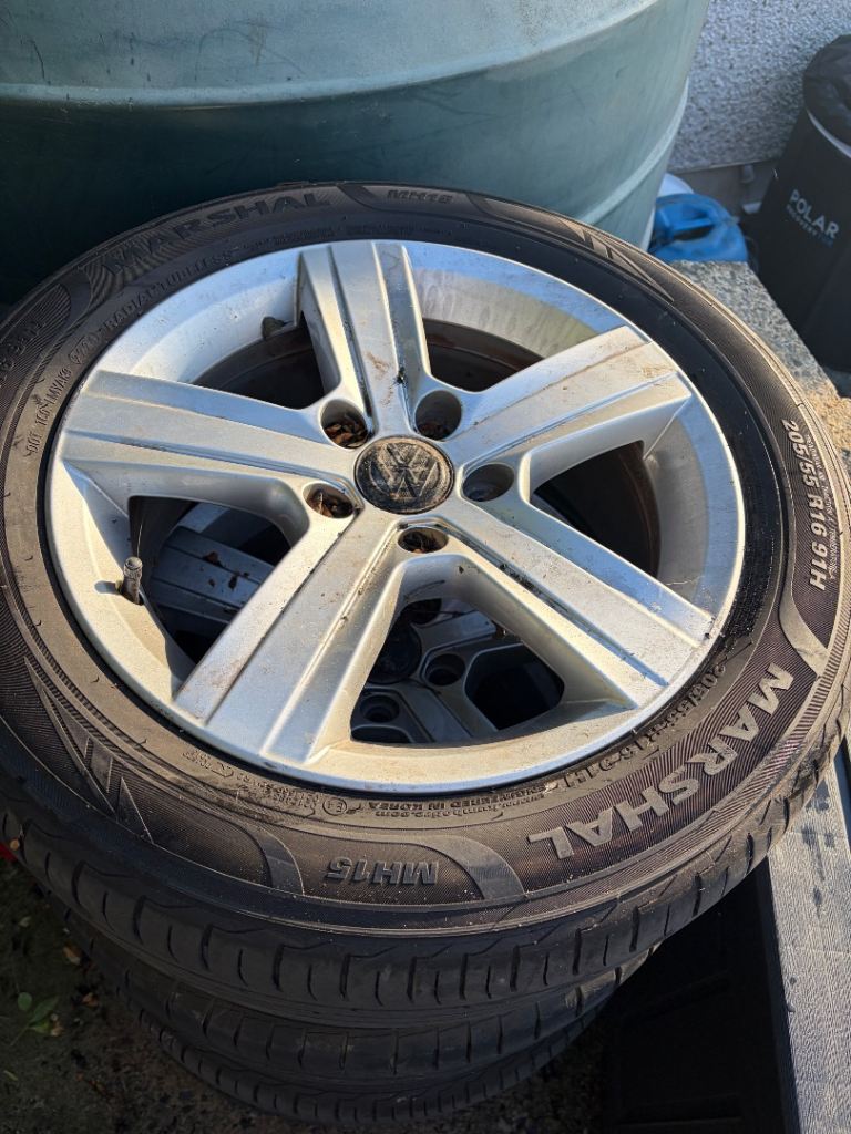 VW GOLF TYRES AND ALLOYS