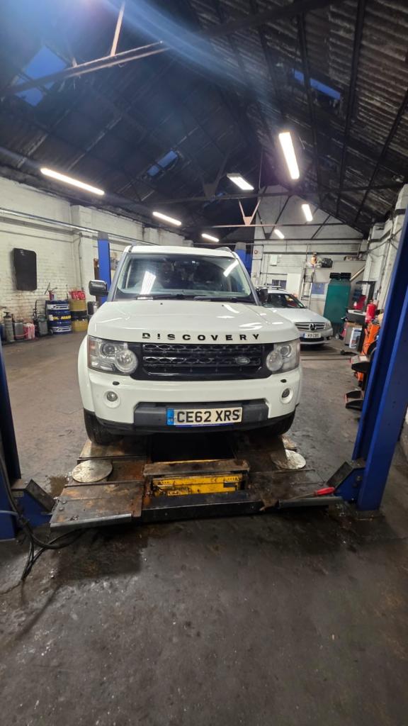 Automatic 7 seater Land Rover, DISCOVERY 4 Estate, 2012, Other, 2993 (cc), 5 doors