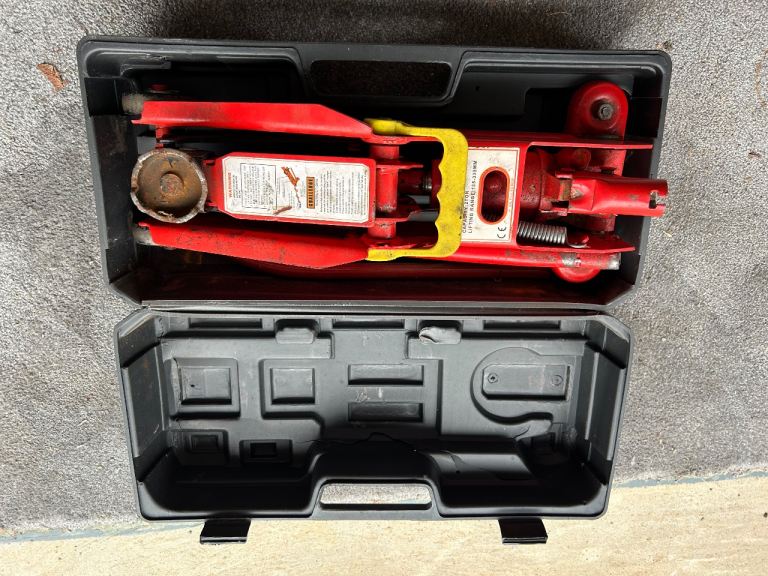 Challenge 2 Hydraulic Floor Jack